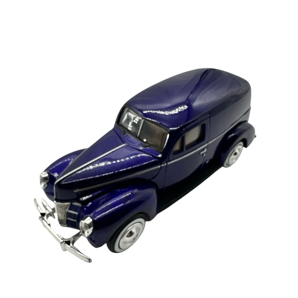1/24 Motormax 1940 Ford Sedan Delivery Purple Metallic Loose Diecast Car